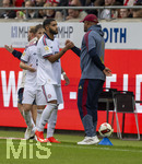 18.08.2026, Fussball Bundesliga 2026/2027, Testspiel, 1.FC Heidenheim - FC Bayern München, in der Voith-Arena Heidenheim, v.li: Tim Binder (Bayern München), Ismael Saibari (FC Bayern München) , Trainer Vincent Kompany (FC Bayern München), 