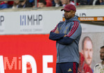 18.08.2026, Fussball Bundesliga 2026/2027, Testspiel, 1.FC Heidenheim - FC Bayern München, in der Voith-Arena Heidenheim, Trainer Vincent Kompany (FC Bayern München) nachdenklich 