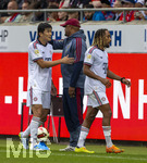 18.08.2026, Fussball Bundesliga 2026/2027, Testspiel, 1.FC Heidenheim - FC Bayern München, in der Voith-Arena Heidenheim, Trainer Vincent Kompany (mitte, FC Bayern München) mit Min-jae Kim (li, Bayern München, Minjae Kim) und Sacha Boey (FC Bayern München) 