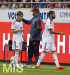18.08.2026, Fussball Bundesliga 2026/2027, Testspiel, 1.FC Heidenheim - FC Bayern München, in der Voith-Arena Heidenheim, v.li: Tim Binder (Bayern München), Trainer Vincent Kompany (FC Bayern München), Ismael Saibari (FC Bayern München) 