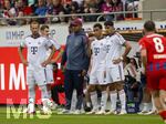 18.08.2026, Fussball Bundesliga 2026/2027, Testspiel, 1.FC Heidenheim - FC Bayern München, in der Voith-Arena Heidenheim, v.li: Harry Kane (FC Bayern München), Josip Stanisic (Bayern München), Jonathan Tah (FC Bayern München), Trainer Vincent Kompany (FC Bayern München), Jamal Musiala (Bayern München), Aleksandar Pavlovic (Bayern München)  