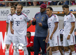 18.08.2026, Fussball Bundesliga 2026/2027, Testspiel, 1.FC Heidenheim - FC Bayern München, in der Voith-Arena Heidenheim, v.li: Harry Kane (FC Bayern München), Josip Stanisic (Bayern München), Trainer Vincent Kompany (FC Bayern München), Jamal Musiala (Bayern München), Aleksandar Pavlovic (Bayern München)  