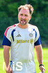 19.08.2026, München, Deutschland. Google Pixel Frauen-Bundesliga: Die FC Bayern Frauen absolvieren auf dem FC Bayern Campus eine Trainingseinheit vor dem Bundesliga-Saisonauftakt gegen den 1. FC Union Berlin. Jose Barcala (Cheftrainer, FC Bayern Frauen)
