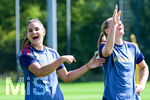 19.08.2026, München, Deutschland. Google Pixel Frauen-Bundesliga: Die FC Bayern Frauen absolvieren auf dem FC Bayern Campus eine Trainingseinheit vor dem Bundesliga-Saisonauftakt gegen den 1. FC Union Berlin. Jovana Damnjanovic (FC Bayern Frauen), Magdalena Eriksson (FC Bayern Frauen)