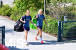 19.08.2026, München, Deutschland. Google Pixel Frauen-Bundesliga: Die FC Bayern Frauen absolvieren auf dem FC Bayern Campus eine Trainingseinheit vor dem Bundesliga-Saisonauftakt gegen den 1. FC Union Berlin. Sophie Proost (FC Bayern Frauen), Pernille Harder (FC Bayern Frauen)