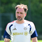 19.08.2026, München, Deutschland. Google Pixel Frauen-Bundesliga: Die FC Bayern Frauen absolvieren auf dem FC Bayern Campus eine Trainingseinheit vor dem Bundesliga-Saisonauftakt gegen den 1. FC Union Berlin. Jose Barcala (Cheftrainer, FC Bayern Frauen)