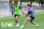 19.08.2026, München, Deutschland. Google Pixel Frauen-Bundesliga: Die FC Bayern Frauen absolvieren auf dem FC Bayern Campus eine Trainingseinheit vor dem Bundesliga-Saisonauftakt gegen den 1. FC Union Berlin. Arianna Caruso (FC Bayern Frauen), Momoko Tanikawa (FC Bayern Frauen)