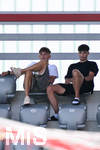19.08.2026, München, Deutschland. FC Bayern München U19 vs. VfB Stuttgart U19 am FC Bayern Campus in München. Lennart Karl als Zuschauer (li, FC Bayern)
