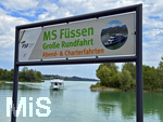 20.08.2026, Urlaub am Forggensee bei Füssen im Allgäu, Am Dampfersteg weist ein Schild zur MS Füssen für die große Schiffs-Rundfahrt ab Füssen, ein Schiff kommt gerade an.