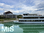 20.08.2026, Urlaub am Forggensee bei Füssen im Allgäu, Am Dampfersteg beim Festspielhaus Neuschwanstein, ein Ausflugs-Schiff (MS Füssen) kommt gerade an.