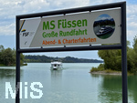 20.08.2026, Urlaub am Forggensee bei Füssen im Allgäu, Am Dampfersteg weist ein Schild zur MS Füssen für die große Schiffs-Rundfahrt ab Füssen, ein Schiff kommt gerade an.
