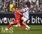22.08.2026, Fussball DFB-Pokal 2026/27, 1.Runde, TSV 1860 München - Holstein Kiel, im Stadion an der Grünwalderstrasse in München, v.l. Jonas Therkelsen (Holstein Kiel) gegen Tunay Deniz (TSV 1860 München) 


