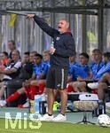 22.08.2026, Fussball DFB-Pokal 2026/27, 1.Runde, TSV 1860 München - Holstein Kiel, im Stadion an der Grünwalderstrasse in München, Trainer Tim Walter (Holstein Kiel) gestikuliert.



