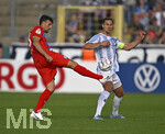 22.08.2026, Fussball DFB-Pokal 2026/27, 1.Runde, TSV 1860 München - Holstein Kiel, im Stadion an der Grünwalderstrasse in München, v.l. Jonas Meffert (Holstein Kiel) gegen Dennis Dressel (TSV 1860 München) 


