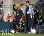 22.08.2026, Fussball DFB-Pokal 2026/27, 1.Runde, TSV 1860 München - Holstein Kiel, im Stadion an der Grünwalderstrasse in München, v.l. Trainer Tim Walter (Holstein Kiel) und Trainer Alper Kayabunar (TSV 1860 München)


