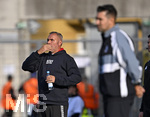 22.08.2026, Fussball DFB-Pokal 2026/27, 1.Runde, TSV 1860 München - Holstein Kiel, im Stadion an der Grünwalderstrasse in München, v.l. Trainer Tim Walter (Holstein Kiel) und Trainer Alper Kayabunar (TSV 1860 München)


