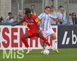 22.08.2026, Fussball DFB-Pokal 2026/27, 1.Runde, TSV 1860 München - Holstein Kiel, im Stadion an der Grünwalderstrasse in München, 
v.l. Faride Alidou (Holstein Kiel) gegen Julian Bell (TSV 1860 München) 

