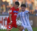 22.08.2026, Fussball DFB-Pokal 2026/27, 1.Runde, TSV 1860 München - Holstein Kiel, im Stadion an der Grünwalderstrasse in München, v.l. Adrian Kapralik (Holstein Kiel) gegen Lance Fiedler (1860 München)


