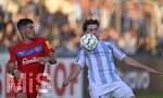 22.08.2026, Fussball DFB-Pokal 2026/27, 1.Runde, TSV 1860 München - Holstein Kiel, im Stadion an der Grünwalderstrasse in München, v.l. Adrian Kapralik (Holstein Kiel) gegen Lance Fiedler (1860 München)


