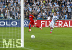22.08.2026, Fussball DFB-Pokal 2026/27, 1.Runde, TSV 1860 München - Holstein Kiel, im Stadion an der Grünwalderstrasse in München, Torschuss zum 2:0 von Guillermo Balzi (Holstein Kiel) ins leere Tor.