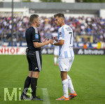 22.08.2026, Fussball DFB-Pokal 2026/27, 1.Runde, TSV 1860 München - Holstein Kiel, im Stadion an der Grünwalderstrasse in München, Florian Niederlechner (TSV 1860 München) mit Schiedsrichter Felix Weller