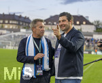 22.08.2026, Fussball DFB-Pokal 2026/27, 1.Runde, TSV 1860 München - Holstein Kiel, im Stadion an der Grünwalderstrasse in München, v.re: Verwaltungsrat Sebastian Seeböck (TSV 1860 München) mit Präsident Gernot Mang (TSV 1860 München) nach dem Spiel gut gelaunt auf dem Platz. 