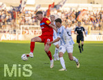22.08.2026, Fussball DFB-Pokal 2026/27, 1.Runde, TSV 1860 München - Holstein Kiel, im Stadion an der Grünwalderstrasse in München, v.li: Phil Harres (Holstein Kiel) gegen Benedikt Hoppe (1860 München) 