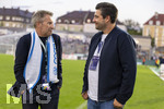 22.08.2026, Fussball DFB-Pokal 2026/27, 1.Runde, TSV 1860 München - Holstein Kiel, im Stadion an der Grünwalderstrasse in München, v.re: Verwaltungsrat Sebastian Seeböck (TSV 1860 München) mit Präsident Gernot Mang (TSV 1860 München) nach dem Spiel gut gelaunt auf dem Platz. 