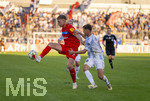 22.08.2026, Fussball DFB-Pokal 2026/27, 1.Runde, TSV 1860 München - Holstein Kiel, im Stadion an der Grünwalderstrasse in München, v.li: Phil Harres (Holstein Kiel) gegen Benedikt Hoppe (1860 München) 
