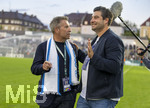 22.08.2026, Fussball DFB-Pokal 2026/27, 1.Runde, TSV 1860 München - Holstein Kiel, im Stadion an der Grünwalderstrasse in München, v.re: Verwaltungsrat Sebastian Seeböck (TSV 1860 München) mit Präsident Gernot Mang (TSV 1860 München) nach dem Spiel gut gelaunt auf dem Platz. 