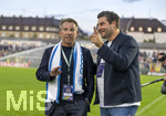 22.08.2026, Fussball DFB-Pokal 2026/27, 1.Runde, TSV 1860 München - Holstein Kiel, im Stadion an der Grünwalderstrasse in München, v.re: Verwaltungsrat Sebastian Seeböck (TSV 1860 München) mit Präsident Gernot Mang (TSV 1860 München) nach dem Spiel gut gelaunt auf dem Platz. 