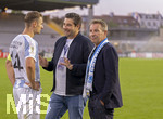 22.08.2026, Fussball DFB-Pokal 2026/27, 1.Runde, TSV 1860 München - Holstein Kiel, im Stadion an der Grünwalderstrasse in München, v.li:  Dennis Dressel (TSV 1860 München), Verwaltungsrat Sebastian Seeböck (TSV 1860 München), Präsident Gernot Mang (TSV 1860 München) nach dem Spiel gut gelaunt auf dem Platz. 