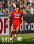 22.08.2026, Fussball DFB-Pokal 2026/27, 1.Runde, TSV 1860 München - Holstein Kiel, im Stadion an der Grünwalderstrasse in München, Adrian Kapralik (Holstein Kiel) am Ball 
