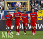 22.08.2026, Fussball DFB-Pokal 2026/27, 1.Runde, TSV 1860 München - Holstein Kiel, im Stadion an der Grünwalderstrasse in München, v.li: , Adrian Kapralik (Holstein Kiel), Ivan Nekic (Holstein Kiel), Jonas Meffert (Holstein Kiel), Phil Harres (Holstein Kiel), 