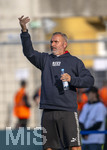 22.08.2026, Fussball DFB-Pokal 2026/27, 1.Runde, TSV 1860 München - Holstein Kiel, im Stadion an der Grünwalderstrasse in München, Trainer Tim Walter (Holstein Kiel) gibt Anweisungen.
