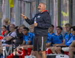 22.08.2026, Fussball DFB-Pokal 2026/27, 1.Runde, TSV 1860 München - Holstein Kiel, im Stadion an der Grünwalderstrasse in München, Trainer Tim Walter (Holstein Kiel) gibt Anweisungen.