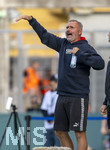 22.08.2026, Fussball DFB-Pokal 2026/27, 1.Runde, TSV 1860 München - Holstein Kiel, im Stadion an der Grünwalderstrasse in München, Trainer Tim Walter (Holstein Kiel) gibt Anweisungen.