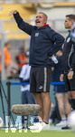 22.08.2026, Fussball DFB-Pokal 2026/27, 1.Runde, TSV 1860 München - Holstein Kiel, im Stadion an der Grünwalderstrasse in München, Trainer Tim Walter (Holstein Kiel) gibt Anweisungen.