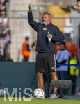 22.08.2026, Fussball DFB-Pokal 2026/27, 1.Runde, TSV 1860 München - Holstein Kiel, im Stadion an der Grünwalderstrasse in München, Trainer Tim Walter (Holstein Kiel) gibt Anweisungen.