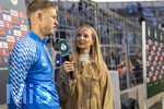 22.08.2026, Fussball DFB-Pokal 2026/27, 1.Runde, TSV 1860 München - Holstein Kiel, im Stadion an der Grünwalderstrasse in München,  TV-Moderatorin am Spielfeldrand. 