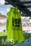 22.08.2026, Fussball DFB-Pokal 2026/27, 1.Runde, TSV 1860 München - Holstein Kiel, im Stadion an der Grünwalderstrasse in München, Aufwärmlatze mit DFB-Pokal Aufdruck hängen an der Bank bereit.