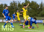 23.08.2026, Fussball Bezirksliga Schwaben Süd 2026/27, 6.Spieltag, FC Bad Wörishofen - FC Thalhofen, im Stadion Bad Wörishofen. Kevin Volland (mitte, FC Thalhofen), re: Dennis Schießl (Bad Wörishofen).