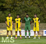 23.08.2026, Fussball Bezirksliga Schwaben Süd 2026/27, 6.Spieltag, FC Bad Wörishofen - FC Thalhofen, im Stadion Bad Wörishofen. Aufstellung beider Mansschaften vor dem Spiel zum Gruß an die Zuschauer.  v.li: Robin Volland, Kevin Volland (Thalhofen), Patrick Reichhart (Torwart Thalhofen), Nico Beutel (Thalhofen)