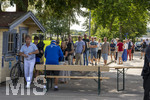 23.08.2026, Fussball Bezirksliga Schwaben Süd 2026/27, 6.Spieltag, FC Bad Wörishofen - FC Thalhofen, im Stadion Bad Wörishofen. Ex-Löwe Kevin Volland (Thalhofen) sorgt an der Stadionkasse für größeren Andrang als sonst, 400 zahlende Zuschauer wollen das Spiel sehen.   