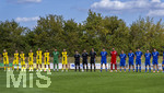 23.08.2026, Fussball Bezirksliga Schwaben Süd 2026/27, 6.Spieltag, FC Bad Wörishofen - FC Thalhofen, im Stadion Bad Wörishofen. Aufstellung beider Mansschaften vor dem Spiel zum Gruß an die Zuschauer. Mitte: Schiedsrichter Patrick Höpfler