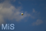 23.08.2026, Fussball Bezirksliga Schwaben Süd 2026/27, 6.Spieltag, FC Bad Wörishofen - FC Thalhofen, im Stadion Bad Wörishofen. Der Spielball von Adidas fliegt anscheinend über den Wolken durch die Luft.