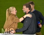 28.08.2026, Fussball Bundesliga 2026/2027, 1.Spieltag, FC Bayern München - VfB Stuttgart, in der Allianz-Arena München,   v.l. Britta Hofmann (Deutcshland) mit Trainer Jürgen Klopp (Deutschland) 


