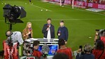 28.08.2026, Fussball Bundesliga 2026/2027, 1.Spieltag, FC Bayern München - VfB Stuttgart, in der Allianz-Arena München,   v.l. Britta Hofmann (Deutcshland) mit Trainer Jürgen Klopp (Deutschland) und Thomas Hitzelsperger (Deutschland).


