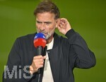 28.08.2026, Fussball Bundesliga 2026/2027, 1.Spieltag, FC Bayern München - VfB Stuttgart, in der Allianz-Arena München, Trainer Jürgen Klopp (Deutschland) am Mikorfon


