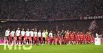 28.08.2026, Fussball Bundesliga 2026/2027, 1.Spieltag, FC Bayern München - VfB Stuttgart, in der Allianz-Arena München,   
Beide Mannschaften stehen in einer Reihe

